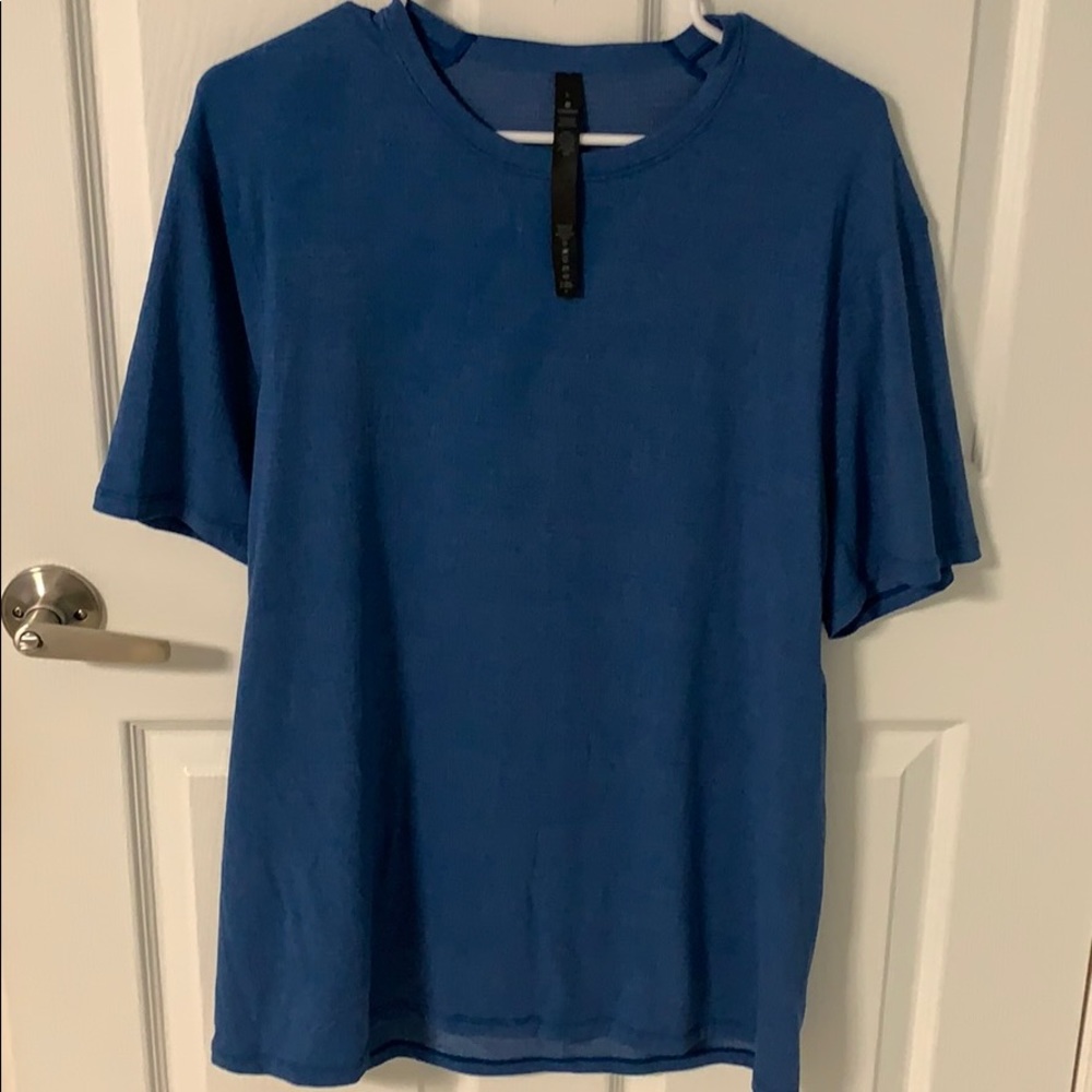 Men’s lululemon short sleeve t-shirt